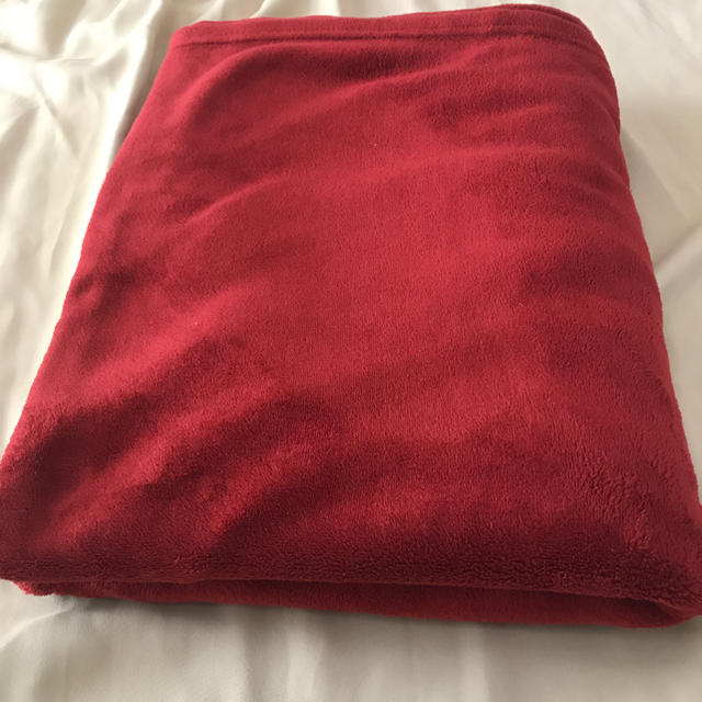 AEON(イオン)のイオン 軽量 柔らか 毛布 シングル　レッド インテリア/住まい/日用品の寝具(毛布)の商品写真