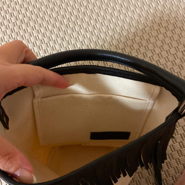 k様専用　ayakoバッグ　フリンジバッグ　ブラック レディースのバッグ(ショルダーバッグ)の商品写真