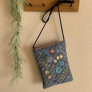 ムーミン様オーダー品　刺繍のポシェット(バッグ)