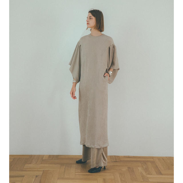 clane SQUARE SLEEVE STRAIGHT ONE PIECE