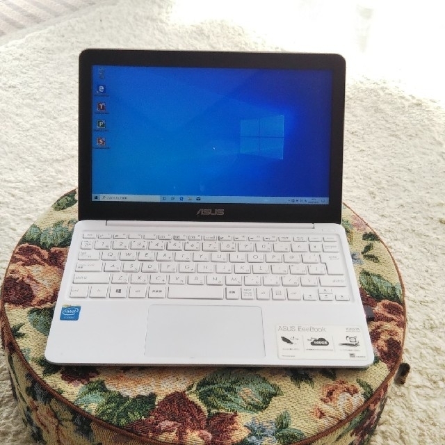 綺麗 モバイルノートパソコン ASUS EeeBook X205TA