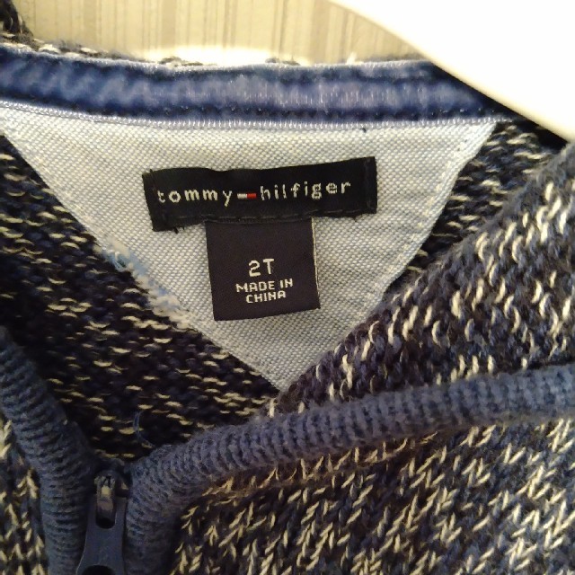 TOMMY HILFIGER(トミーヒルフィガー)のトミーヒルフィガー　ニットパーカー キッズ/ベビー/マタニティのキッズ服男の子用(90cm~)(ジャケット/上着)の商品写真