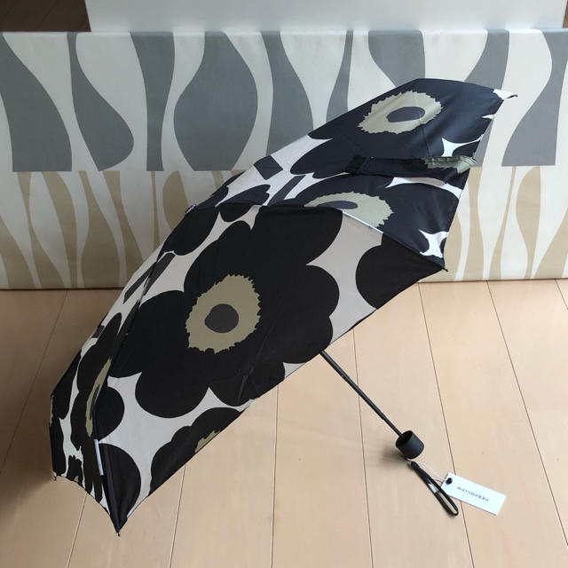 marimekko(マリメッコ)の新品 マリメッコ 折り畳み傘 ピエニウニッコ Pieni Unikko ブラック レディースのファッション小物(傘)の商品写真