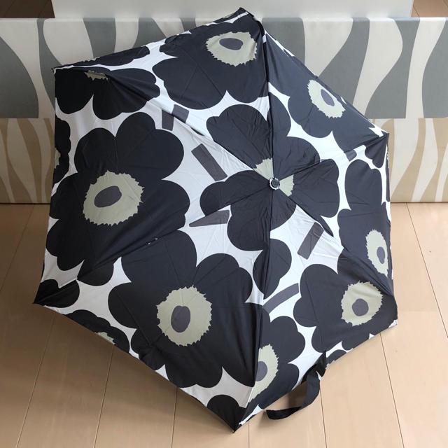 marimekko(マリメッコ)の新品 マリメッコ 折り畳み傘 ピエニウニッコ Pieni Unikko ブラック レディースのファッション小物(傘)の商品写真