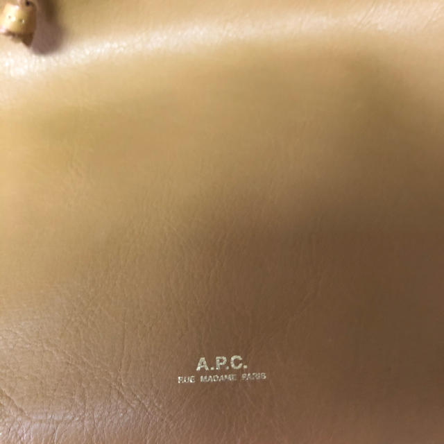 A.P.C(アーペーセー)のa.p.c アーペーセー　レザーショルダーバッグ　yaeca ヤエカ　 レディースのバッグ(ショルダーバッグ)の商品写真