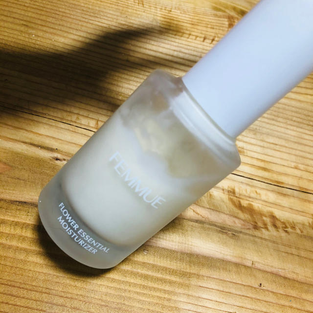 Cosme Kitchen(コスメキッチン)のFEMMUE フラワーエッセンシャルモイスチャライザー コスメ/美容のスキンケア/基礎化粧品(乳液/ミルク)の商品写真