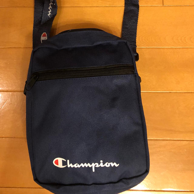 Champion(チャンピオン)の縦型ショルダーバッグ レディースのバッグ(ショルダーバッグ)の商品写真