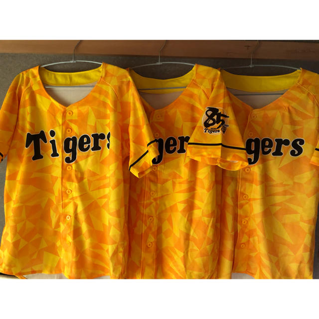 阪神タイガース(ハンシンタイガース)の阪神タイガース　ユニフォーム3枚セット スポーツ/アウトドアの野球(応援グッズ)の商品写真