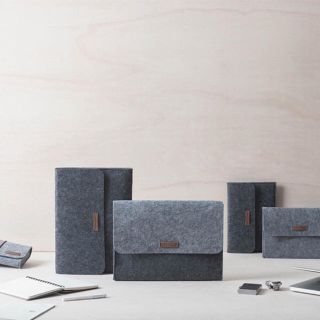 スターバックスコーヒー(Starbucks Coffee)のStarbucks Felt Pouch スタバ 書類 PCケース 海外限定品(旅行用品)