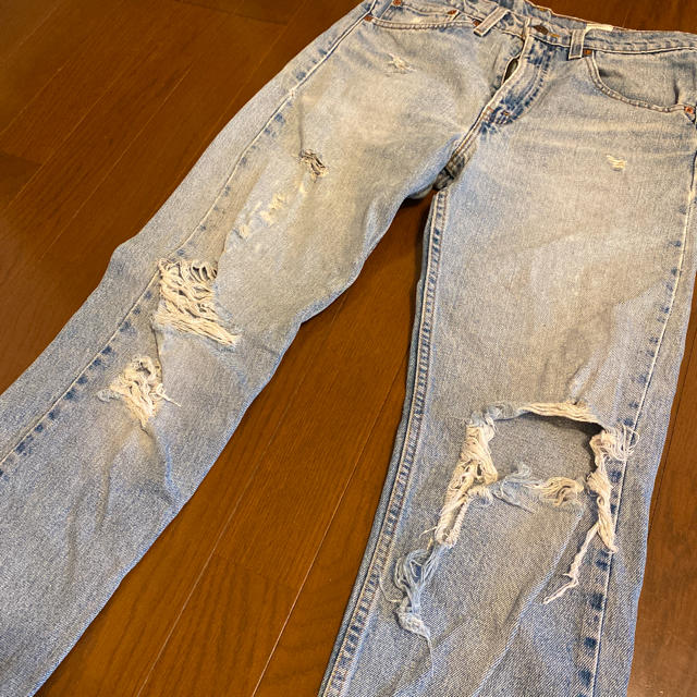 Levi's - リーバイス ダメージジーンズの通販 by にゃんちっち's shop