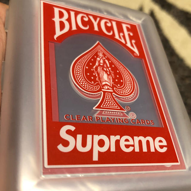 Supreme(シュプリーム)の【新品未使用】Supreme BICYCLE playingcards トランプ エンタメ/ホビーのテーブルゲーム/ホビー(トランプ/UNO)の商品写真