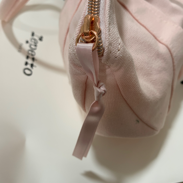 repetto(レペット)のrepetto 新品未使用バレエピンク　キャンバスバッグ　チャコットTシャツ付 レディースのバッグ(トートバッグ)の商品写真
