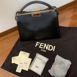 フェンディ(FENDI)のFENDI フェンディ ピーカブー アイコニック エッセンシャル 黒(ハンドバッグ)