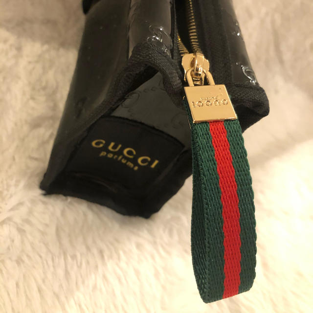 Gucci(グッチ)の【もんもんさん専用】GUCCI ポーチ　エナメル　ブラック レディースのファッション小物(ポーチ)の商品写真