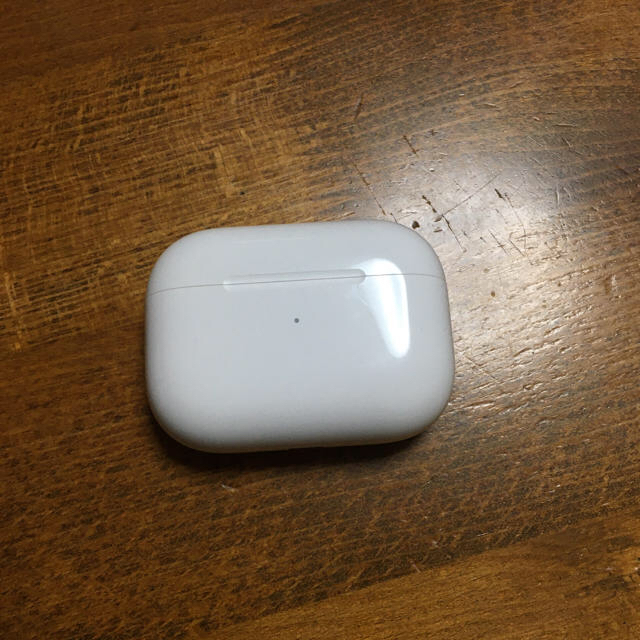 Apple(アップル)のApple AirPods Pro 本体　国内正規品　付属品あり スマホ/家電/カメラのオーディオ機器(ヘッドフォン/イヤフォン)の商品写真