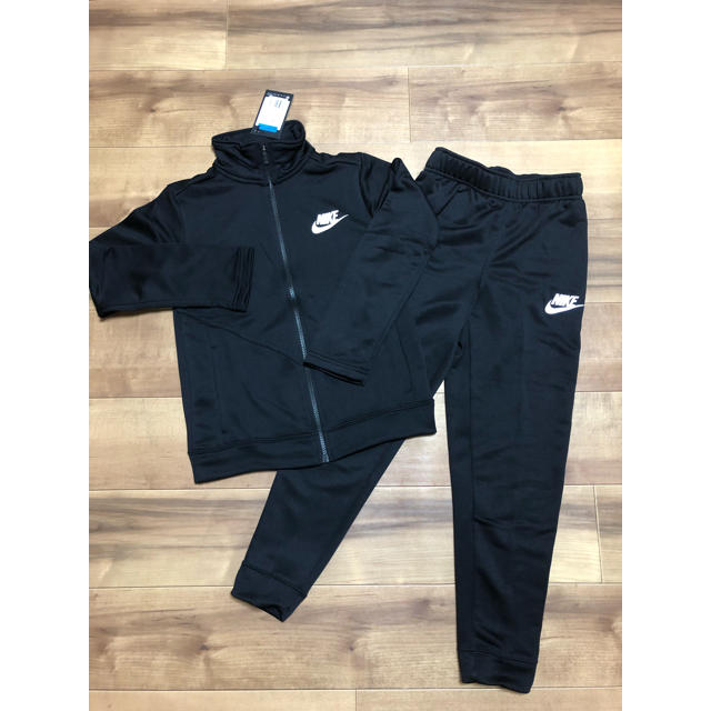 NIKE(ナイキ)のナイキ  ジュニア トラックスーツ ジャージ 160cm キッズ/ベビー/マタニティのキッズ服男の子用(90cm~)(ジャケット/上着)の商品写真