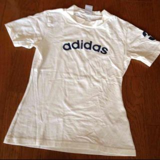 アディダス(adidas)のadidas ホワイト Tシャツ ロゴ入(Tシャツ(半袖/袖なし))