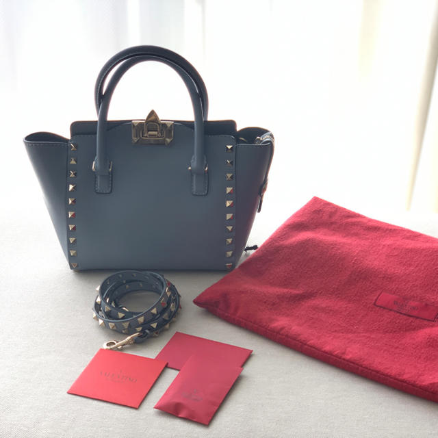 高質で安価 VALENTINO ロックスタッズ スモール美品 VALENTINO