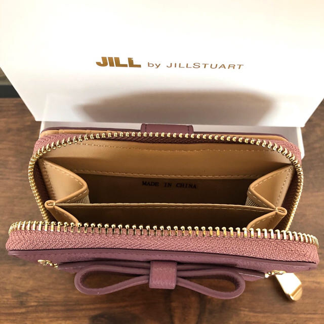 JILL by JILLSTUART(ジルバイジルスチュアート)のJILL by JILLSTUARTアクトレスウォレット　財布　ジルスチュアート レディースのファッション小物(財布)の商品写真