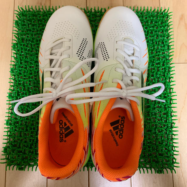 adidas(アディダス)の期間限定SALE‼︎【27.0cm】adidas アディダス フットサルシューズ スポーツ/アウトドアのサッカー/フットサル(シューズ)の商品写真