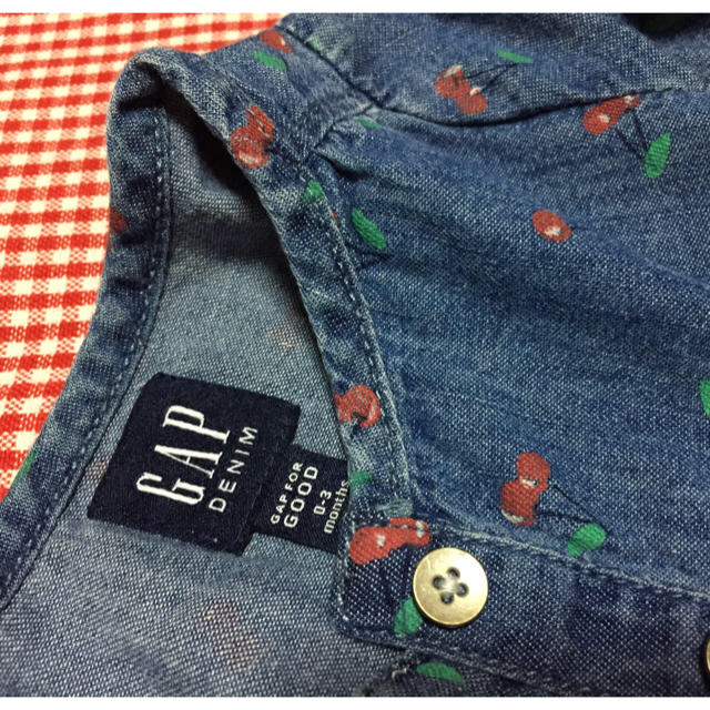 babyGAP(ベビーギャップ)のいち様専用  新品   新生児baby GAP デニム ロンパース  0ー3ヶ月 キッズ/ベビー/マタニティのベビー服(~85cm)(ロンパース)の商品写真