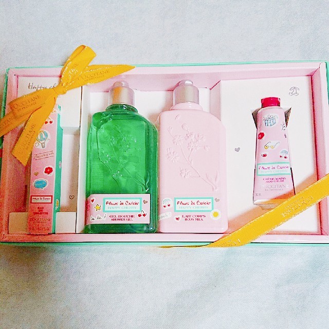 L'OCCITANE(ロクシタン)のロキシタンチェリーブロッサム ギフト コスメ/美容のキット/セット(コフレ/メイクアップセット)の商品写真