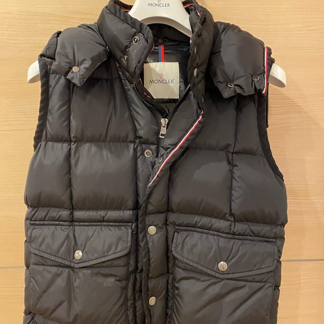 MONCLER(モンクレール)のモンクレール　ダウンベスト　希少サイズ1 トリコロール　タパジョス メンズのジャケット/アウター(ダウンベスト)の商品写真