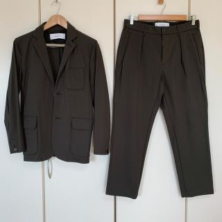 カーリーコレクション(Curly Collection)のCURLY ブライトジャケット＆トラウザーズ セットアップ/OLIVE(セットアップ)