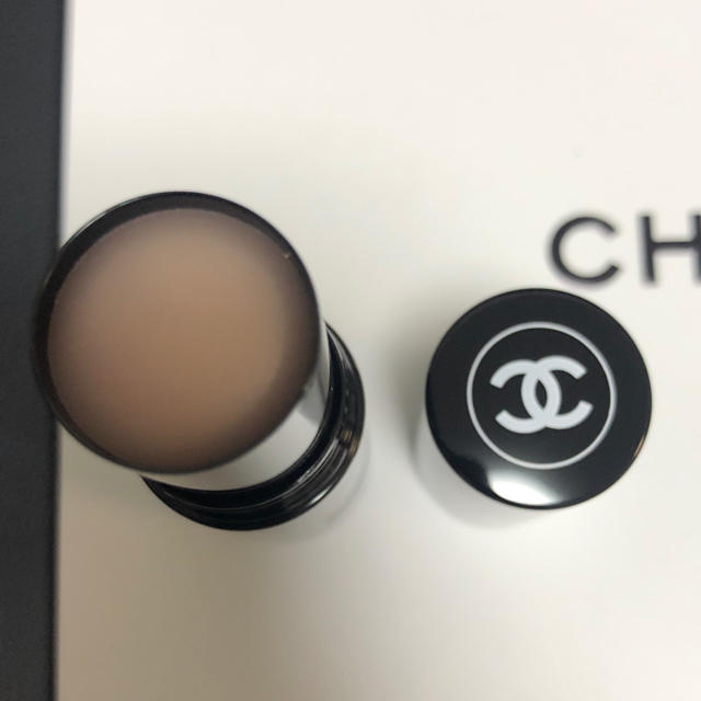 CHANEL シャネル ボーム エサンシエル トランスパラン 8g