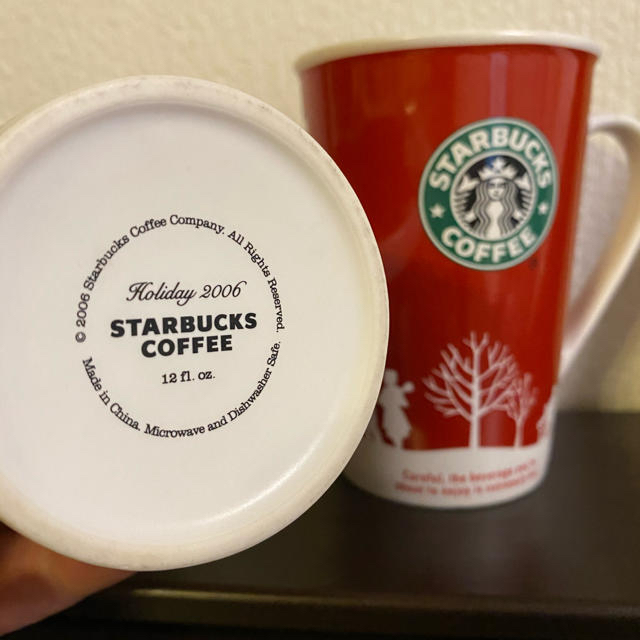 Starbucks Coffee(スターバックスコーヒー)のスターバックス　ペアマグカップ　クリスマス キッズ/ベビー/マタニティの授乳/お食事用品(マグカップ)の商品写真