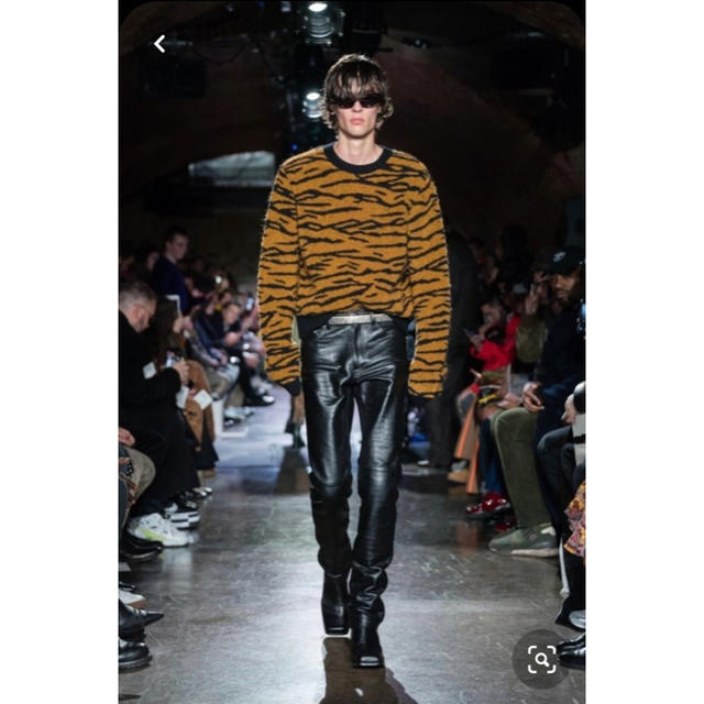 JOHN LAWRENCE SULLIVAN(ジョンローレンスサリバン)のざわ様専用　ジョンローレンスサリバン　2019 aw クロコ型押しレザーパンツ メンズのパンツ(デニム/ジーンズ)の商品写真