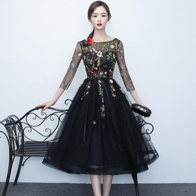 【新品】ブラック ドレス 韓国デザイン 花刺繍 長袖