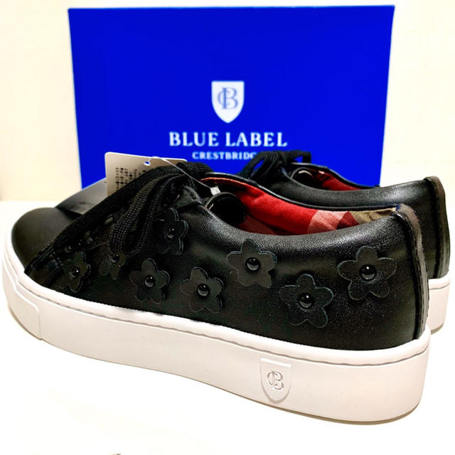 BURBERRY BLUE LABEL(バーバリーブルーレーベル)のBLUE LABEL ブルーレーベル フラワースニーカー 23㎝ レディースの靴/シューズ(スニーカー)の商品写真