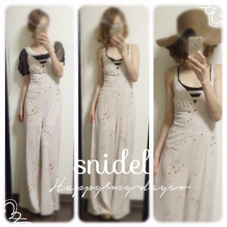 スナイデル(SNIDEL)のsnidelフラワー柄大人オールインワン(その他)