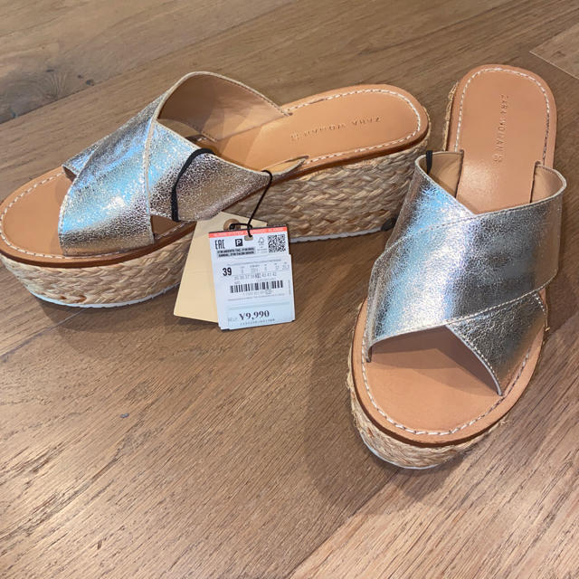 新品 ZARA サンダル ゴールド 39 ザラ ヒール 靴