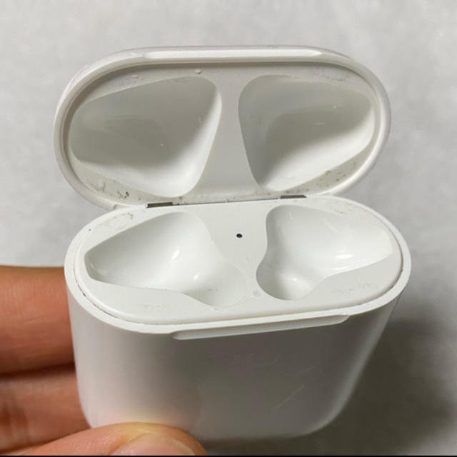 Apple(アップル)のAir pods 第一世代　ケース+右耳のみ スマホ/家電/カメラのオーディオ機器(ヘッドフォン/イヤフォン)の商品写真