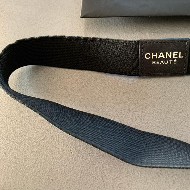 CHANEL(シャネル)のシャネルビューティーヘアバンド【正規品】 レディースのヘアアクセサリー(ヘアバンド)の商品写真