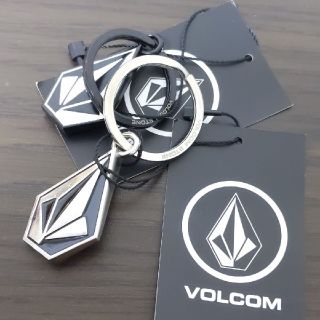 ボルコム(volcom)の(縦4cm横2.5cm)ＶＯＬＣＯＭ キーホルダーキーストラップ2個のお値段(その他)