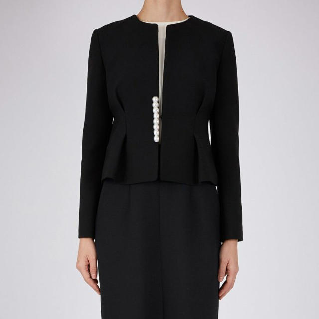BARNEYS NEW YORK - ヨーコチャン パールジャケット ノーカラー 黒 BARNEYS NEW YORK - ヨーコチャン パールジャケット ノーカラー 黒