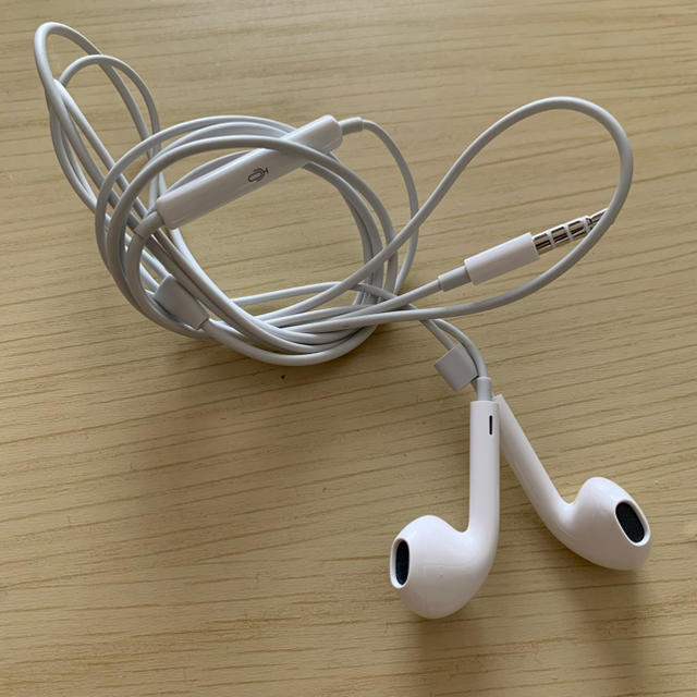 Apple(アップル)のApple イヤホン 純正品 スマホ/家電/カメラのオーディオ機器(ヘッドフォン/イヤフォン)の商品写真