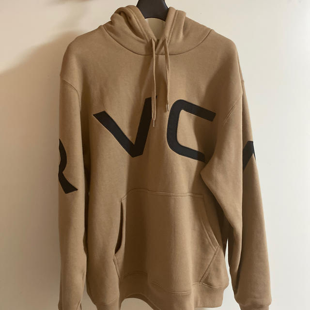 RVCA ベージュのパーカー