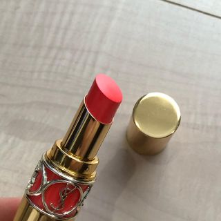 イヴサンローランボーテ(Yves Saint Laurent Beaute)のルージュヴォリュプテシャイン No.70(口紅)