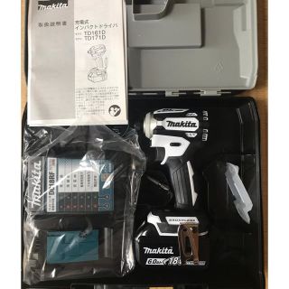 マキタ(Makita)のマキタ　インパクトドライバー　TD171D ホワイト　新品！(工具)