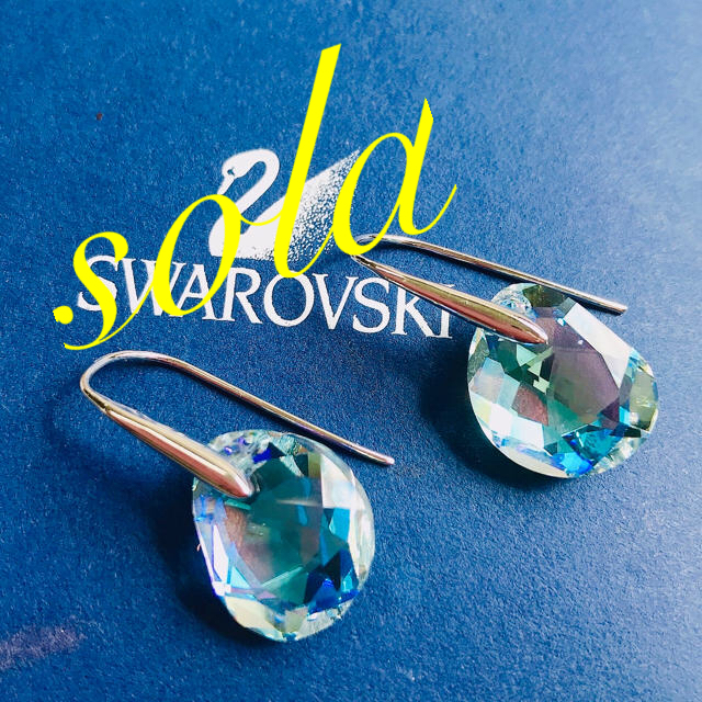 SWAROVSKI(スワロフスキー)のスワロフスキー　ティアドロップ　オーロラ ピアス　正規品　SWAROVSKI レディースのアクセサリー(ピアス)の商品写真