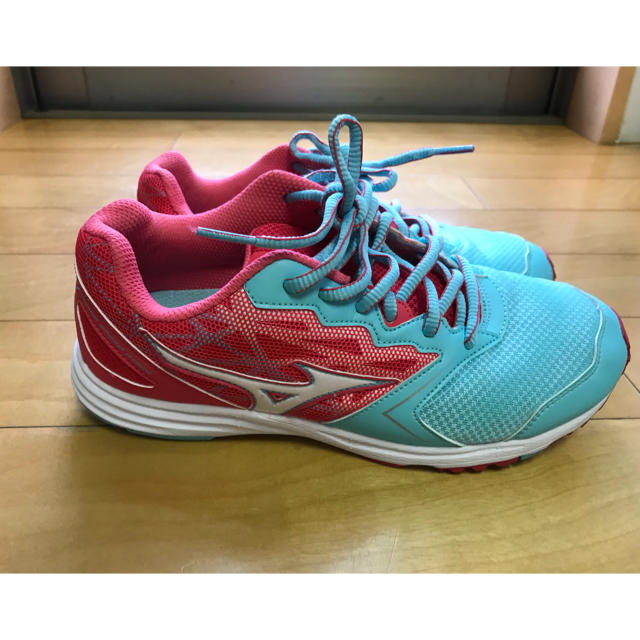 MIZUNO(ミズノ)のミズノレディーススニーカー23cm レディースの靴/シューズ(スニーカー)の商品写真