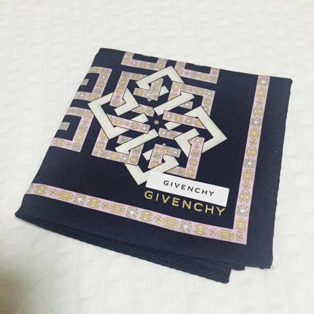 GIVENCHY(ジバンシィ)のGivenchy ハンカチ レディースのファッション小物(ハンカチ)の商品写真