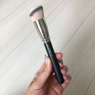 mac シンセティック ラウンド スラント ブラシ 170