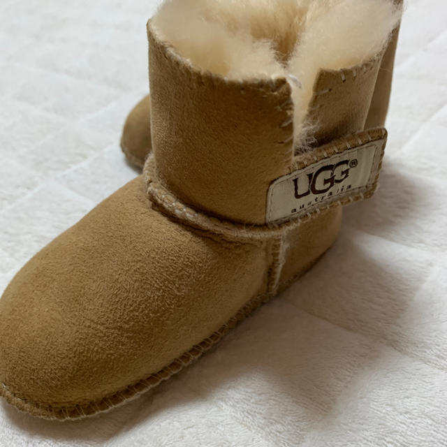 UGG(アグ)のugg ムートンブーツ キッズ/ベビー/マタニティのベビー靴/シューズ(~14cm)(ブーツ)の商品写真