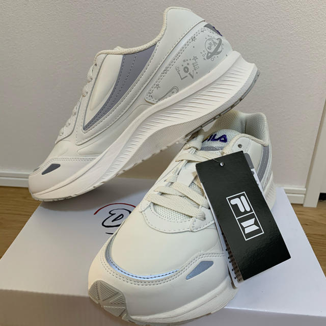 FILA(フィラ)のFILA BTS コラボ スニーカー 25cm 初回特典付き レディースの靴/シューズ(スニーカー)の商品写真