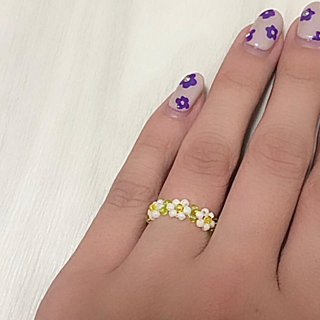 【限定セール!!】 お花　ビーズリング ハンドメイドのアクセサリー(リング)の商品写真